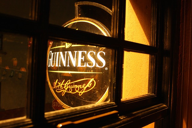 pub-g23f2e674c_640.jpg